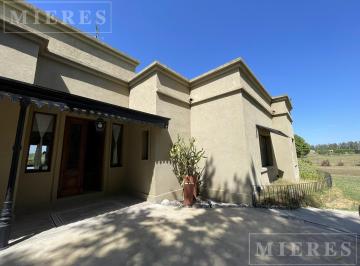 Casa · 312m² · 8 Ambientes · 1 Cochera · Retasada Oportunidad - Importante Casa en Venta en Chacras de La Cruz