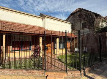 Casa · 99m² · 3 Ambientes · 1 Cochera · Casa en Castelar Sur