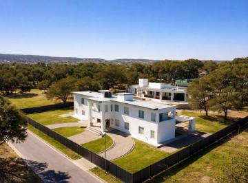 Casa de 20 ambientes, Malagueño · Residencia Premium 600 m² Sobre Lote de 2000 m² - 5 Suite - Apta Crédito