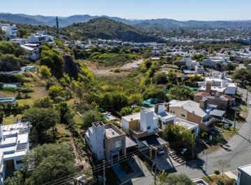 Casa · 145m² · 3 Ambientes · 2 Cocheras · Terrazas de La Estanzuela! Se Vende Casa en Lote Plano y Central!