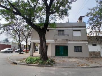 Casa · 120m² · 4 Ambientes · 1 Cochera · Venta Casa C/cochera en Republica de La Sexta