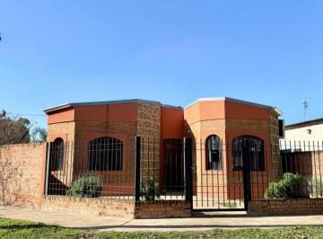 Casa · 122m² · 5 Ambientes · 1 Cochera · Casa en Venta en Helvecia