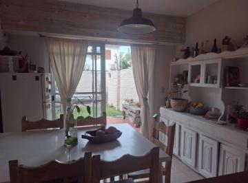 Casa · 150m² · 4 Ambientes · 1 Cochera · Casa en Venta con Entrada de Auto Fondo y Terraza en Ramos Mejía