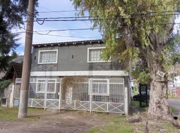 Casa · 150m² · 6 Ambientes · 1 Cochera · Excelente Casa en Venta de 6 Ambientes en Ituzaingó 5 Dorm. Pileta Fondo