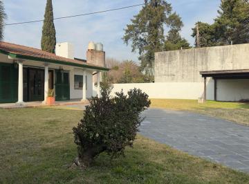 Casa · 208m² · 5 Ambientes · 2 Cocheras · Casa en Venta - Céntrico - 5 Ambientes - Quincho C/parrilla - Pileta - Oportunidad! Lote Comercial