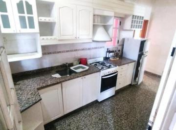 Casa · 140m² · 3 Ambientes · 1 Cochera · Oportunidad Casa en Venta en Villa Luzuriaga con Cochera y Patio