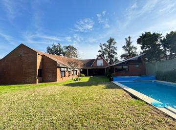 Casa · 1323m² · 5 Ambientes · Exclusiva Casa en Adrogue en Venta o Ideal Proyecto Inmobiliario
