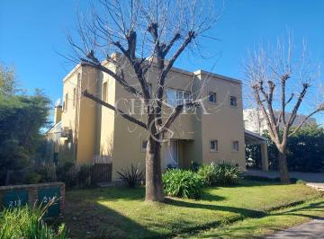 Casa · 263m² · 5 Ambientes · 1 Cochera · Casa en Alquiler en Los Pilares, Pilar, G. B. a. Zona Norte