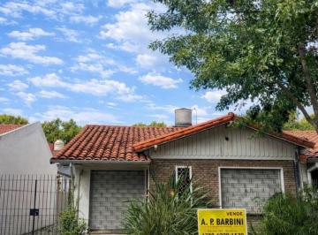 Casa de 3 ambientes, San Isidro · Martínez: PH Al Frente de 3 Amb. con Garage, Jardín. a 6 Cuadras de La Av