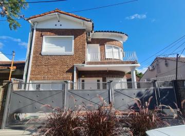 Casa · 160m² · 4 Ambientes · Casa en Venta - 3 Dorm. 1 Baño - Castelar