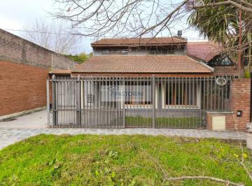 Casa · 130m² · 5 Ambientes · 1 Cochera · Vendemos Chalet con Parque Cerca de Constitucion