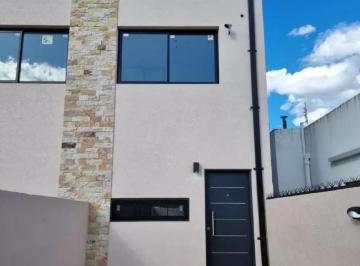 Casa de 3 ambientes, Berazategui · Venta Duplex a Estrenar Platanos, Berazategui, Apto Crédito.