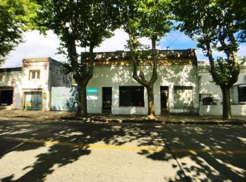 Edificio · 1353m² · 1 Cochera · Edificio Comercial en Venta Muy Amplia Propiedad con Casas, Locales y Edificaciones