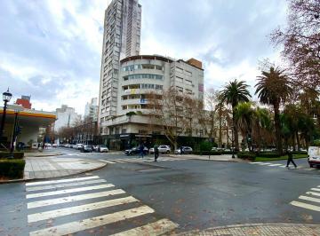 Departamento de 5 ambientes, Rosario · Clásico Piso Bv. Oroño y Córdoba de 3 Dorm. La Comercial de Rosario