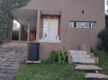 Casa · 211m² · 6 Ambientes · 2 Cocheras · Casa en Venta de 3 Dorm., Apto Crédito - La Estanzuela, Calera