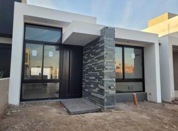 Casa · 106m² · 4 Ambientes · 2 Cocheras · Venta de Duplex en Docta Etapa 1