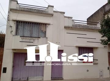 Casa · 148m² · 5 Ambientes · 1 Cochera · Casa en Muy Buen Estado