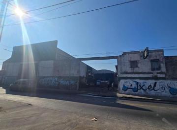 Bodega-Galpón · 1919m² · 1 Cochera · ¡Oportunidad en Zona Industrial! - Galpón en Venta con Salida a Dos Calles