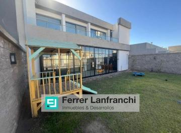 Casa · 276m² · 6 Ambientes · 2 Cocheras · Casa en Venta en Docta - 3 Dorm.