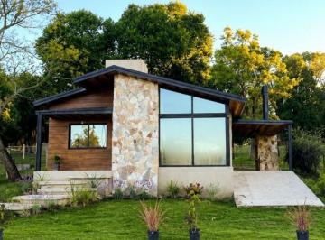 Casa · 82m² · 3 Ambientes · 1 Cochera · Casa a Estrenar en Villa General Belgrano