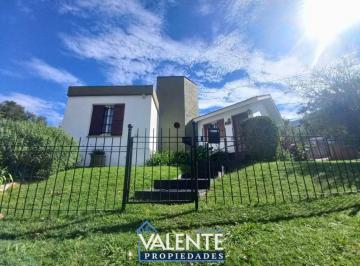 Casa · 122m² · 5 Ambientes · 1 Cochera · Encantador Chalet de 3 Dorm. Cerca del Centro La Falda