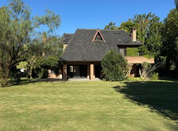 Casa · 220m² · 5 Ambientes · 6 Cocheras · Chalet en San Diego en Alquiler