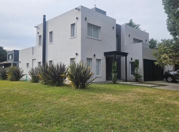Casa de 5 ambientes, Esteban Echeverría · Hermosa Casa de Gran Categoria en El Barrio Privado Brickland. 4 Dorm.