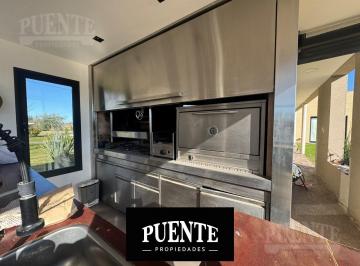 Casa · 320m² · 5 Ambientes · 4 Cocheras · Casa en Barrio Fincas de San Vicente a La Venta