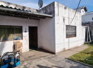 Casa de 3 ambientes, Tres de Febrero · Casa 3 Ambientes con Jardín Delantero