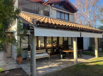 Casa · 264m² · 6 Ambientes · 1 Cochera · Casa a La Venta Barrio Palmares