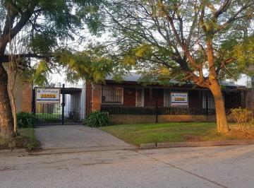 Casa de 3 ambientes, San Andrés de Giles · Casa en Av Scully - Parque Municipal