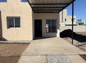 Casa · 70m² · 3 Ambientes · 1 Cochera · Duplex en Venta de 2 Dorm. en Rincones de Manantiales