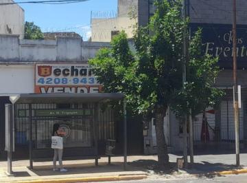Casa de 4 ambientes, Avellaneda · Casa con Local Comercial Sobre Av Yrigoyen, Excelente Ubicación y Gran Terreno
