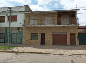 Casa · 195m² · 5 Ambientes · 1 Cochera · Casa Alquiler Comercial Moreno Centro 5 Ambientes