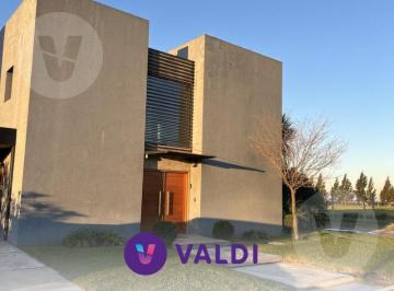 Casa · 120m² · 2 Dormitorios · 4 Cocheras · Casa en Alquiler - Barrio Horizontes Al Sur, Canning