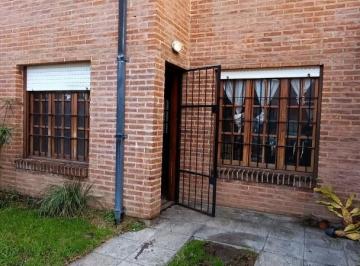 PH · 68m² · 4 Ambientes · 1 Cochera · Alquiler PH Tres Ambientes. Jardin y Cochera. San Jose.