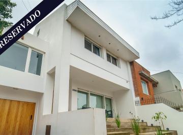 Casa · 273m² · 5 Ambientes · 2 Cocheras · Casa en Los Troncos