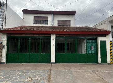 PH · 211m² · 3 Ambientes · 2 Cocheras · Casa Tipo PH - Venta en Block