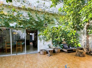 PH de 4 ambientes, Liniers · Guipuzcoa 900 - PH 4 Amb. - 201 m² - Sin Expensas - Patios - Terraza - Quincho.