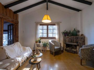Casa de 4 ambientes, Villa General Belgrano · Casa en Venta de 114 m² con Pileta Sobre Lote de 735 m² en Esquina Villa General Belgrano Cordoba!