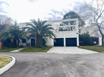 Casa · 246m² · 4 Ambientes · 2 Cocheras · Usd 225.000. - 3 Dorm + Pileta Gran Parque!
