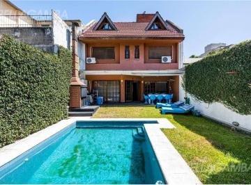 Casa · 425m² · 7 Ambientes · 2 Cocheras · Casa en Venta 6 Ambientes con Pardin y Pileta en Vicente Lopez