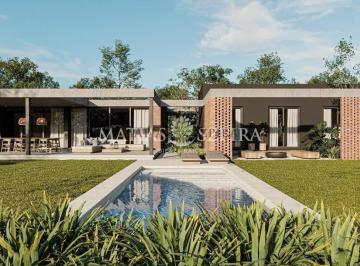 Casa · 213m² · 5 Ambientes · 1 Cochera · Propiedad de 4 Ambientes en Santa Ines