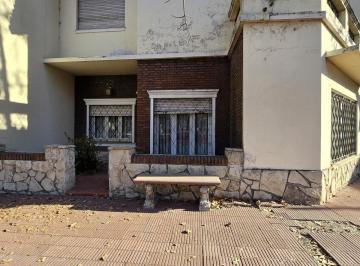 Casa · 190m² · 5 Ambientes · 2 Cocheras · Casa en B° Centro