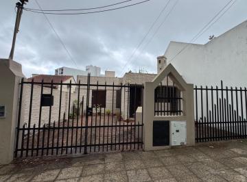Casa · 85m² · 3 Ambientes · 2 Cocheras · PH en Venta - San Antonio de Padua