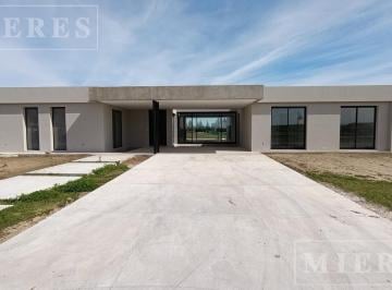 Casa · 259m² · 7 Ambientes · 2 Cocheras · Casa a La Laguna en Venta Barrio Naudir El Cazador