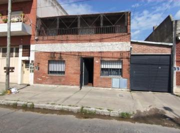 Casa · 250m² · 8 Ambientes · 3 Cocheras · Casa 8 Ambientes en Venta – Lote Propio – 3 Unidades – Lomas del Mirador