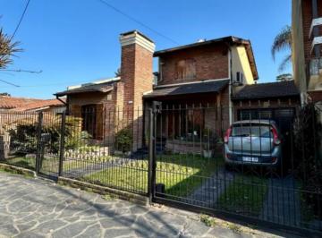 Casa · 125m² · 5 Ambientes · 3 Cocheras · Casa 5amb. C/ Pileta - Lote de 11x25