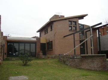 Casa · 210m² · 4 Ambientes · 1 Cochera · Casa 2 Plantas y 4 Amb. Brandsen 768 Quilmes Este
