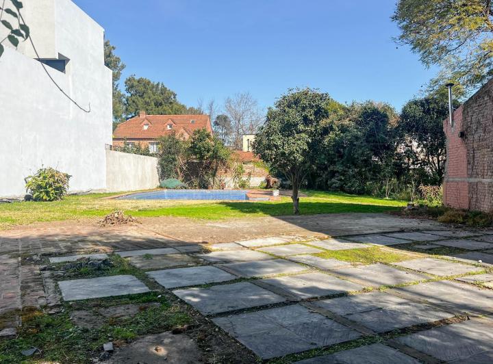 Terreno · 490m² · 6 Ambientes